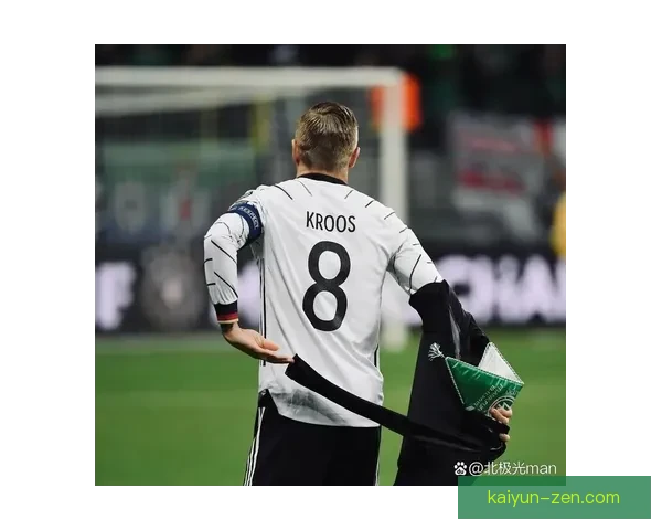 Rodri 在国家队的表现稳健，继续扮演中场核心角色